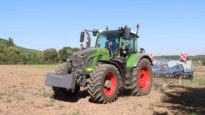 C’est le retour d’une série 600 dans la gamme Fendt. Quatre tracteurs composent l’offre et leur puissance varie de 149 à 209 ch. Ils disposent tous d’un nouveau moteur à 4 cylindres Agco Power Core 50 de 5 litres de cylindrée. Ainsi, les Fendt 614, 616, 618 et 620 Vario affichent une puissance respective de 149, 169, 189 et 209 ch.