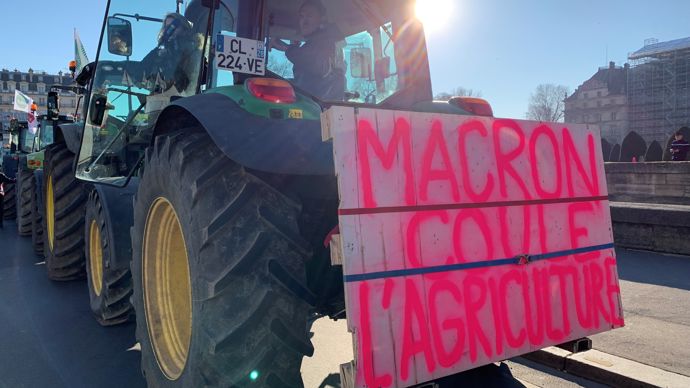  - A chaque tracteur son slogan : 