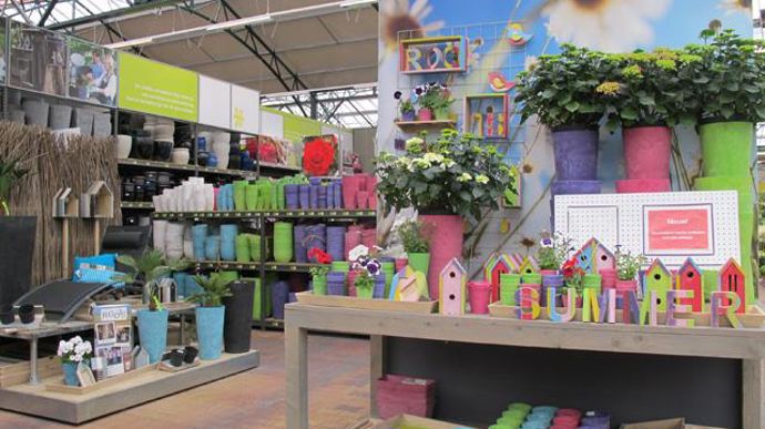 ©Odile Maillard Jardinerie Intratuin Zevenhuizen (Pays-Bas) : très prisés, les mises en scène sur les thématiques saisonnières, dont l'été/les vacances. 