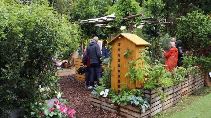 « Jardin des sens,  jardins de soin », conçu par Mathilde Tieleman et réalisé par les bénévoles de l'association Jardins & Santé.