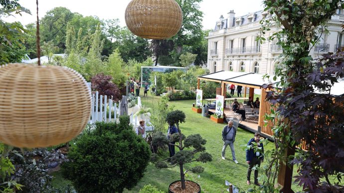 Une vue du salon entourant l'une des deux bâtisses du parc de la Villa Windsor.