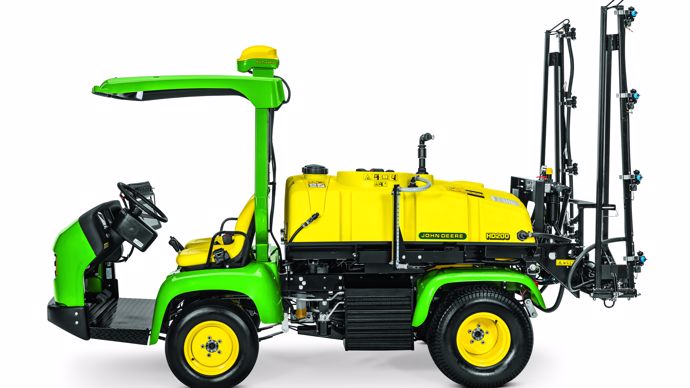 Dédié à la pulvérisation avec le HD200 de 750 litres et différentes rampes, le ProGator utilise la technologie GPS développée par John Deere en agriculture : la Console GS4240, l’antenne SF6000, le volant électrique ATU et le pilotage des buses individuellement.
