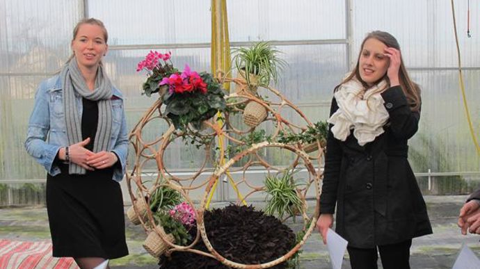02. Fauteuil de relaxation à suspendre Bubble Green d'Anaïs Canty et Alizée Moyon.