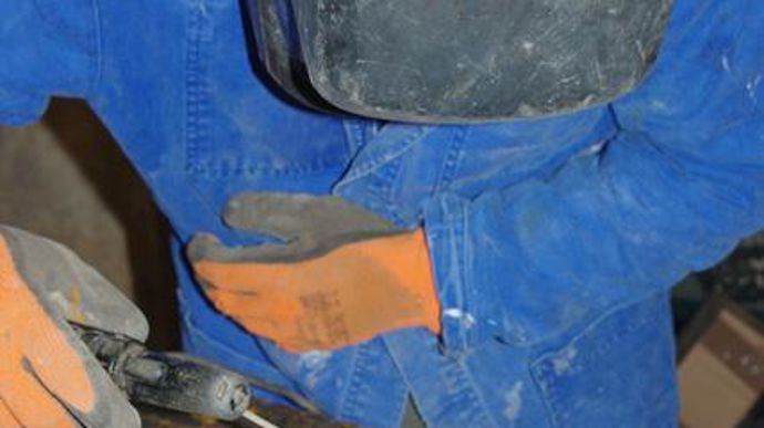 10. Je soude pour la fabriquer la trappe (arrosage, filtration).
©Art des jardins.