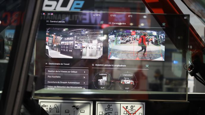 Ecran transparent avec détection de piétons derrière le bras et à l'arrière du télesco électrique de Bobcat.