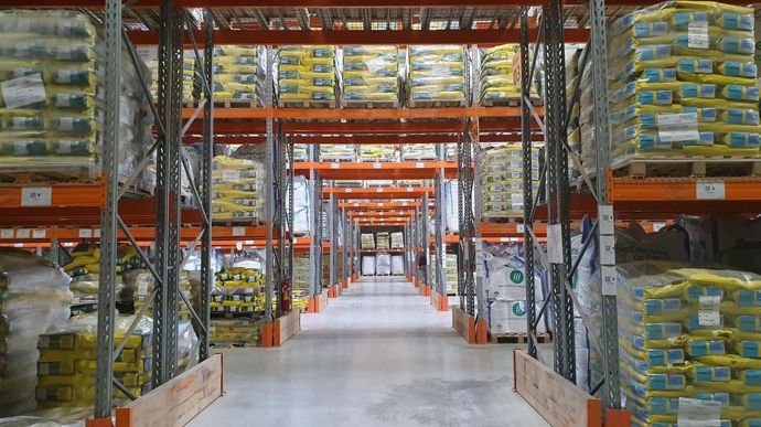 L’usine de la Chapelle d’Armentières conditionne un total de 17000 t de semences, dont 2500 t de céréales à paille, 700 t de céréales hybrides, 1800 t de colza, 3500 t de gazon, et 500 t de protéagineux.