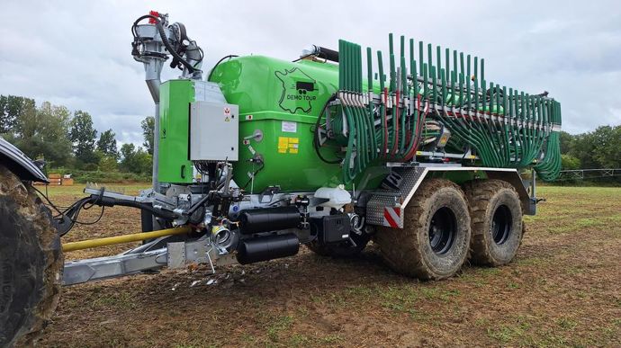 Bauer équipe ses tonnes à lisier d’un système à double pompe. Le débit peut donc monter jusqu’à 8 000 l/min. Il est également possible de descendre à 4 000 l/min en coupant une des pompes.