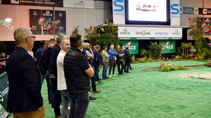 Les acheteurs découvraient la présentation des animaux par vidéo, pour ceux testés positifs à la FCO 3, 8, ou la MHE.