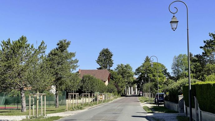 L’allée royale, reconstituée sur l’avenue conduisant à la Saline, a reçu une récompense dans le cadre du prix des allées d’arbres.
