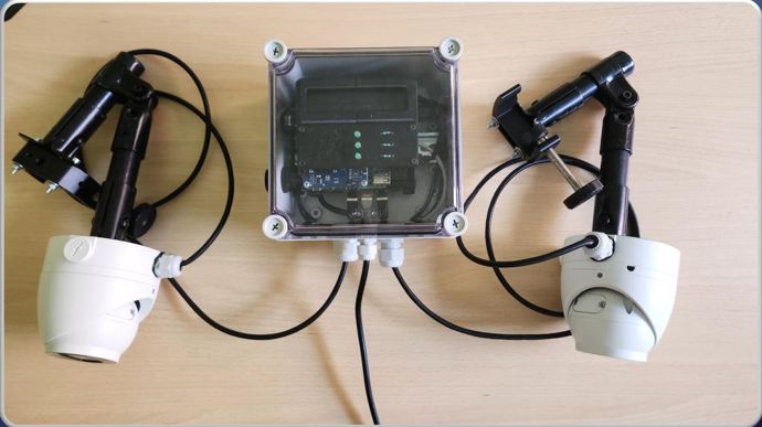 L'Inrae reçoit deux étoiles pour un dispositif automatisé de surveillance du comportement des truies en case de contention. Le MoSBReaL est composé de deux caméras IP et d’un micro-ordinateur Raspberry Pi. Il suit deux truies simultanément. Le micro-ordinateur gère le flux de données et estime la posture des truies en direct. Le logiciel différencie huit postures (assis, debout, genoux, allongée ventre, allongée côté droit/gauche sans ou avec tétines apparentes). Il enregistre les postures toutes les 30 secondes, jour et nuit. L'innovation repose sur l'utilisation de l'analyse d'images avec un réseau de neurones Yolo-v8.