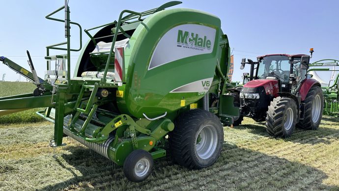 McHale a profité du salon pour proposer des démonstrations de sa presse V 6760, dévoilée lors du Sima. Sur cette presse, le cycle complet, du liage jusqu'à la fermeture de la porte, est entièrement automatisé.