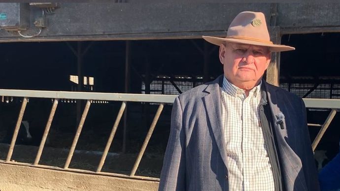 Andreas Nyakas gère pas moins de 4 000 bovins, dont 1 800 vaches laitières, avec 4 000 ha de culture.