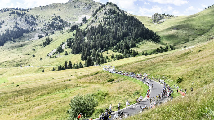 Ça grimpe pour atteindre les alpages avant Morzine.