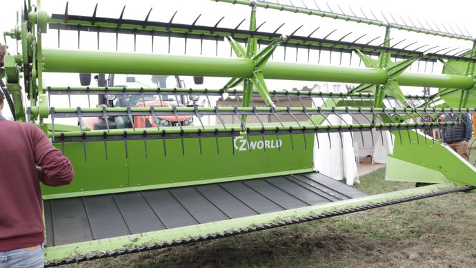 ZWorld, un fabricant du Sud-Ouest, lance une faucheuse andaineuse dessinée et fabriquée dans leurs ateliers.