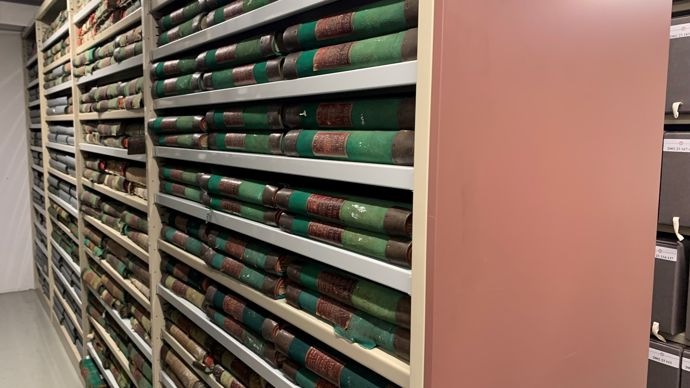 Les archives s’alignent sur quelque 60 kilomètres de rayonnage. Ces magasins d'archives se visitent une fois par mois.