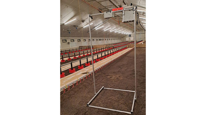 Pour suivre la croissance des volailles et l’effectif dans le bâtiment, Agri-food AI a développé ChiCams, un système de vision par caméra utilisant l’intelligence artificielle. Portable et lavable, le dispositif récompensé d’une étoile, peut être intégré à des installations avicoles existantes. Il fournit un rapport quotidien permettant de mesurer l’évolution du poids des animaux.