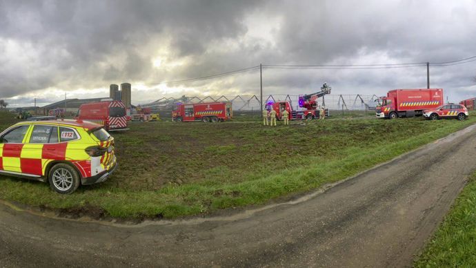  - Quarante sept pompiers de deux zones différentes et leur dizaine de véhicules techniques ont été dépêchés sur le site de l'incendie.