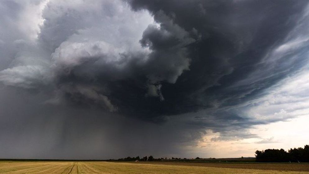 La tempête Dennis devrait apporter beaucoup de pluie sur le nord de la France.