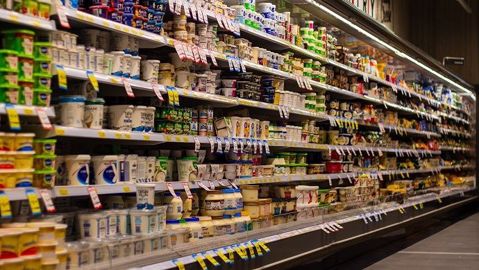 Bruno Le Maire a appelé l'ensemble des salariés du secteur alimentaire à se rendre « sur leurs lieux de travail » en prenant leurs précautions, pour garantir la « sécurité économique du pays » en pleine alerte sanitaire face à la menace du coronavirus.